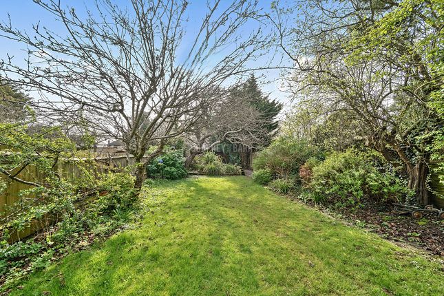 Lyndhurst Avenue, Lyndhurst Avenue, Mill Hill photo 4