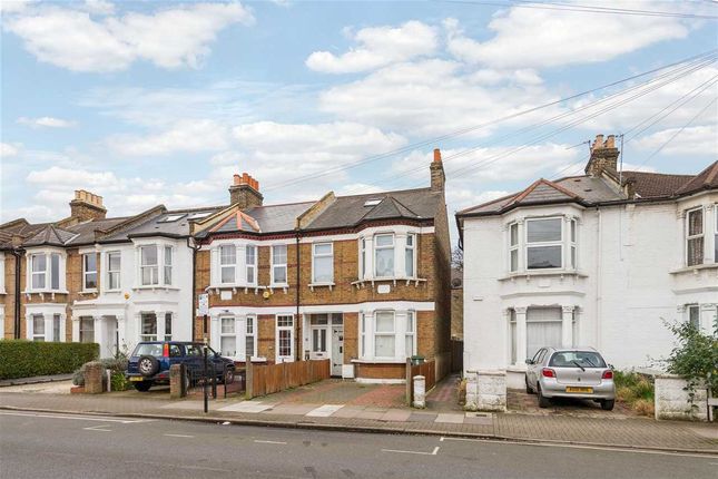 Flat to rent in Vant Road, Tooting, London