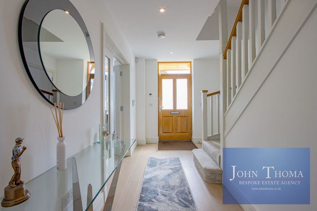 11 Chigwell Grange, High Road, Chigwell photo 4
