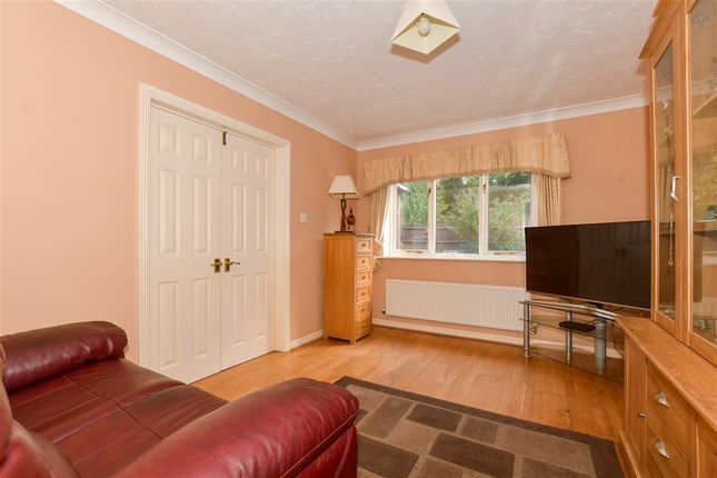 Charlock Way Southwater, Horsham photo 4
