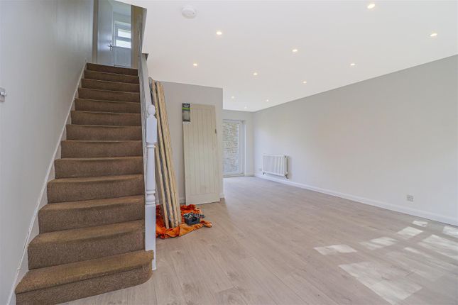 9, Scott Close, Royston photo 4