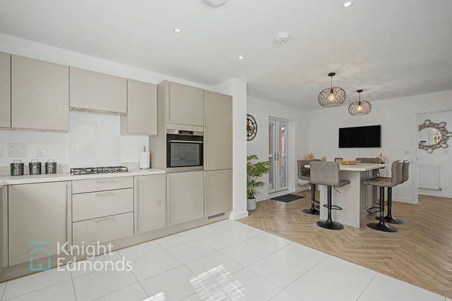 69 Lasius Drive, Maidstone photo 4