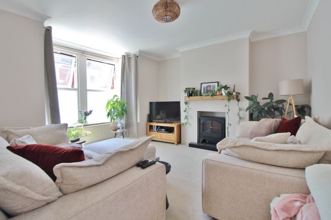 22, Myrtle Grove, Portsmouth photo 3