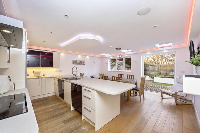 8, Courtlands Close, Goring By Sea photo 2