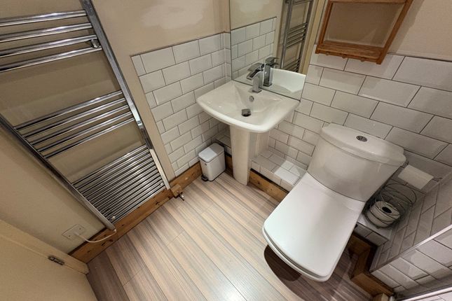Flat 24, Cardiff photo 2