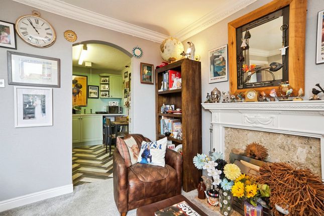 Flat 11, Fairburn House, Regent Crescent, Leeds photo 4