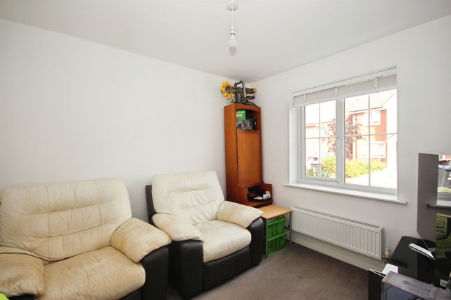 10, Farnes Close, Leamington Spa photo 3