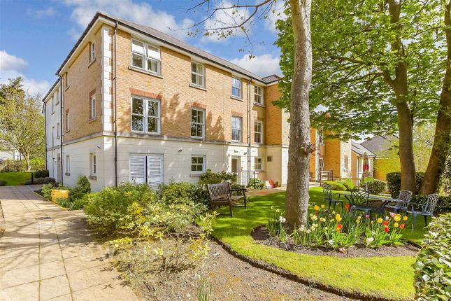 Nelson Court, Glen View, Gravesend photo 2