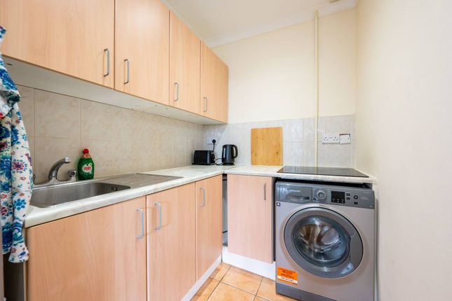 Studio to rent in Park Hill, Ealing Broadway, London