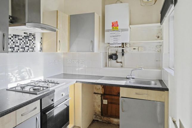 124 Flat 1, Hambrough Road, Southall photo 4