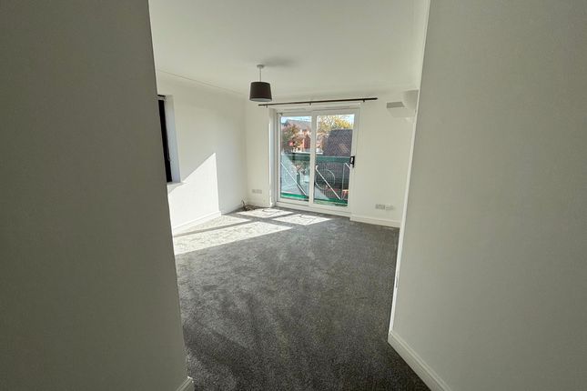 Flat 14, Spitfire Court, Southampton photo 4
