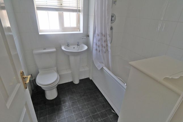 Town house to rent in Forge Drive, Doncaster