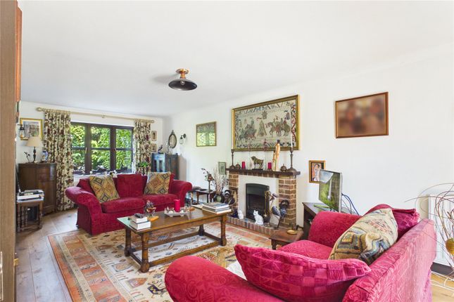 2, Walnut Tree Court, Goring photo 4