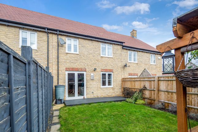 Terraced house to rent in Kempton Close, Chesterton, Bicester