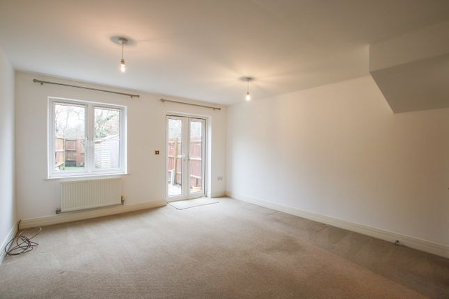 4, Rowland Place, Wokingham photo 4