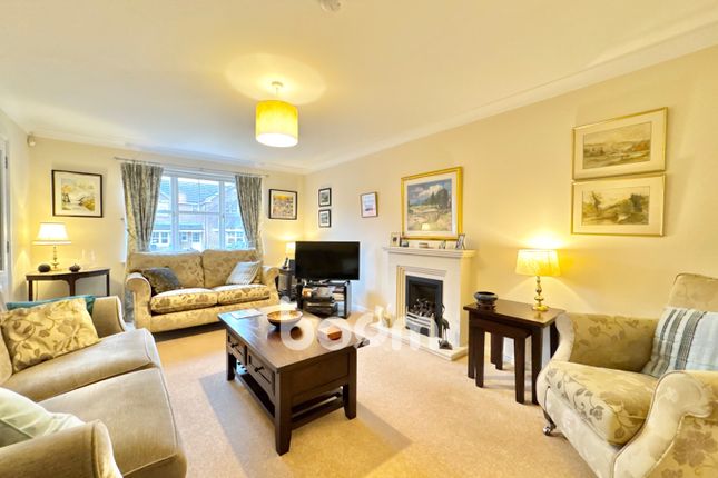 33, Grahamfield Place, Beith photo 2