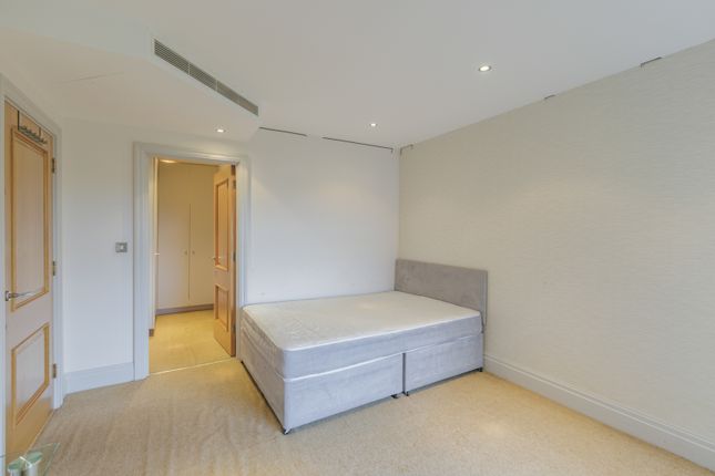 Flat for sale in The Boulevard, Imperial Wharf