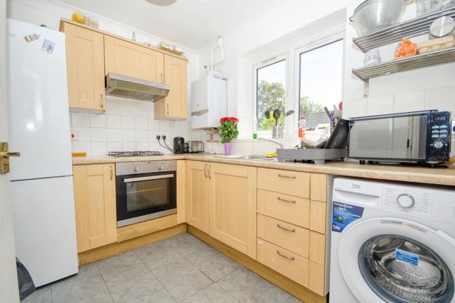 32, Berkeley Close, Southampton photo 4