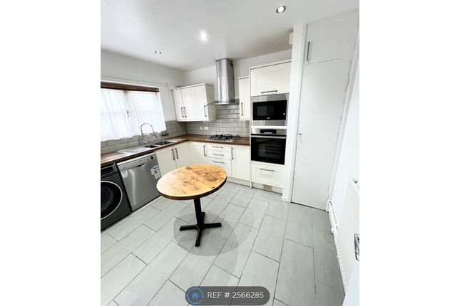 Kitchen (1st Floor)
