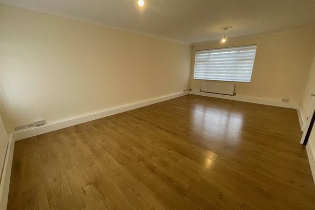 32, Lambs Close,, Cuffley photo 2