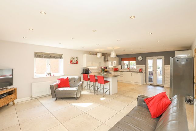 3 Willow Farm Court, Sheffield photo 2