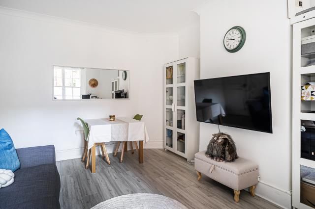Flat 12 Addison House,, Grove End Road, London photo 4