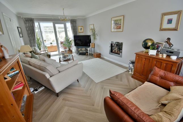 21, Pinewood Road, Ferndown photo 3