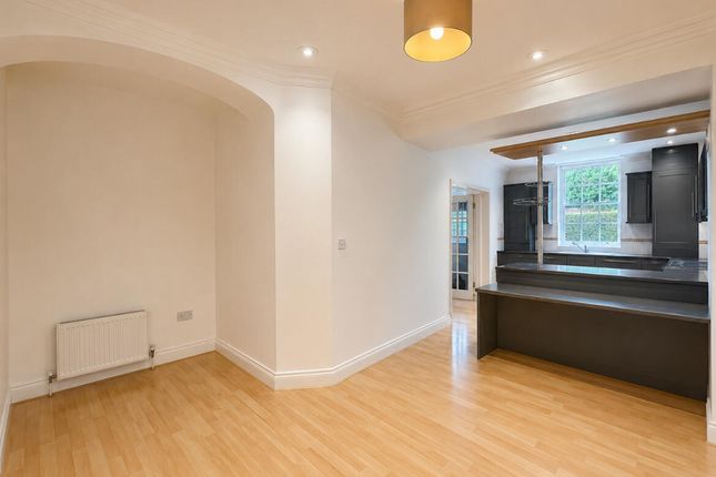 5 Coltishall Hall, Wroxham Road, Norwich photo 3