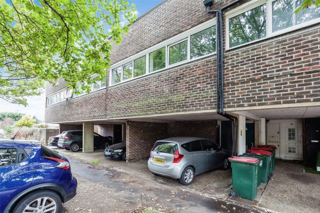 Thumbnail Maisonette for sale in Turnpike Place, Crawley, West Sussex