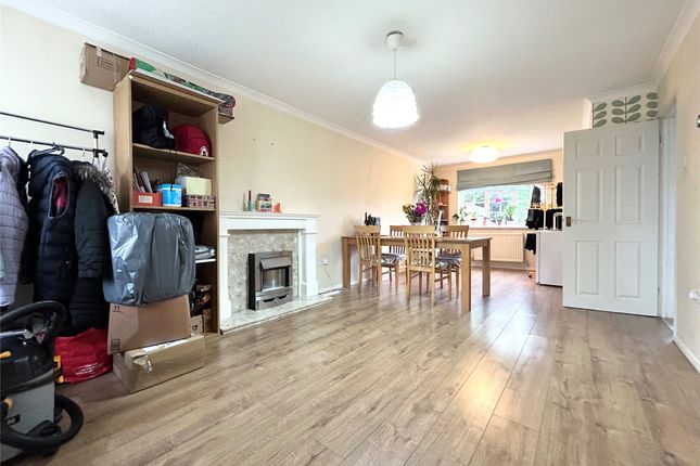 20, Fakenham Close, Reading photo 4
