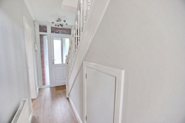 12 Roseland Drive, Manchester photo 3