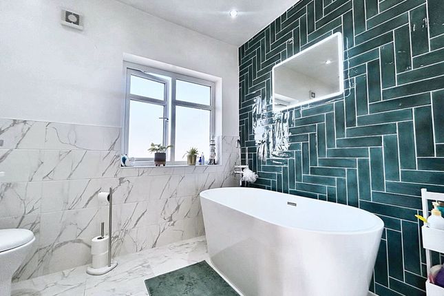 4 Lambton Road, Manchester photo 2