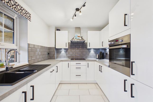 18, Waudby Close, Hessle photo 3