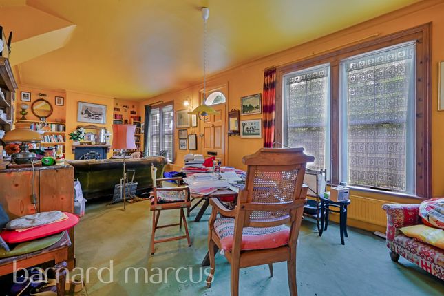 10, Lodge Avenue, London photo 4