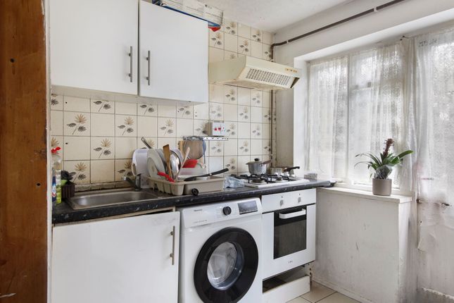 27 Brecon Close, Mitcham photo 4