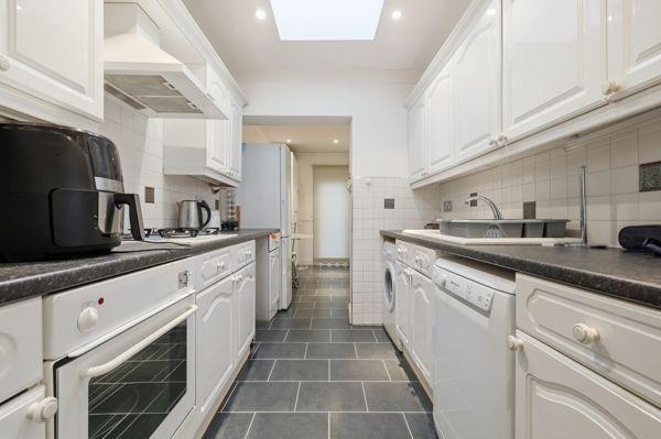 5, Spring Gardens, Greater London photo 3