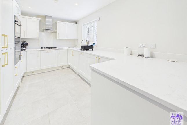 6, Walnut Tree Grove, Hoo photo 2