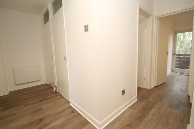 77 Fern Drive, Hemel Hempstead photo 5