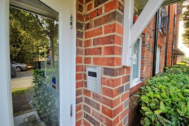Flat for sale in Sutton Court, Crane Mead, Ware