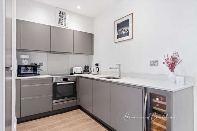 11, The Lindens, Romilly Crescent, Pontcanna photo 4