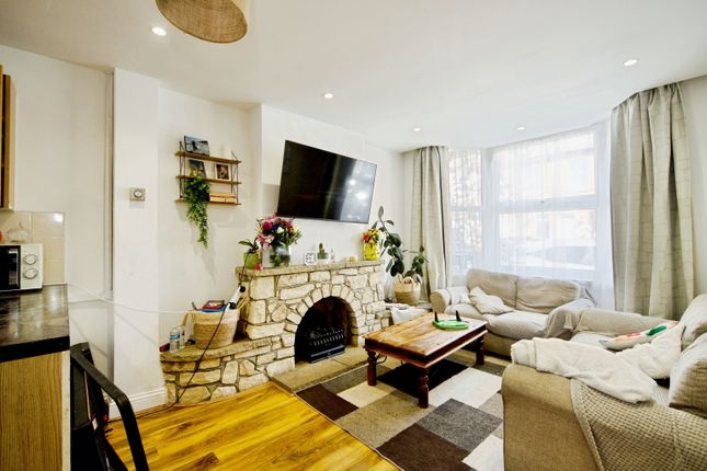 30, Sunnyside Road East, London photo 2