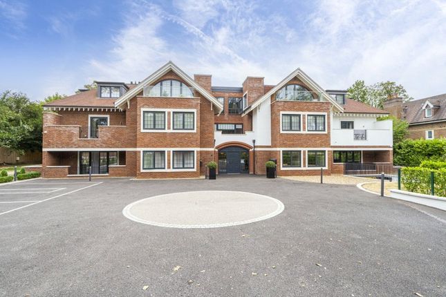 2 bed flat to rent in Penn Road, Beaconsfield HP9