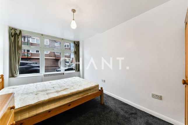 Flat to rent in Malden Road, Belsize Park, London