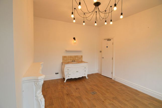 Thumbnail Flat to rent in Cambridge Street, Cleethorpes