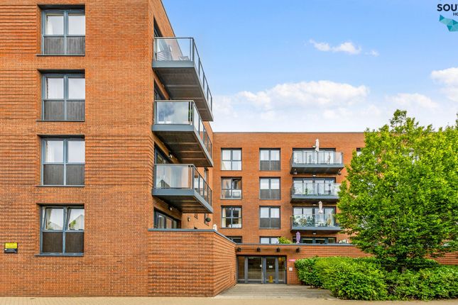 Lincoln House, Boyd Way, London photo 3