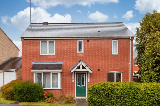 Detached house to rent in Lapsley Drive, Banbury