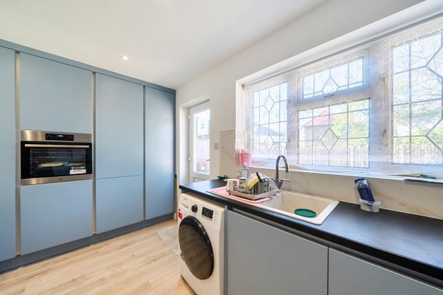 3, Hollybush Close, Harrow photo 4