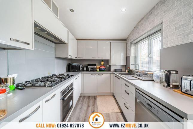 402 Blackmoorfoot Road, Huddersfield photo 2