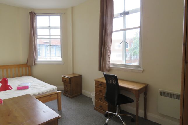 Thumbnail Flat to rent in Fore Street, Exeter
