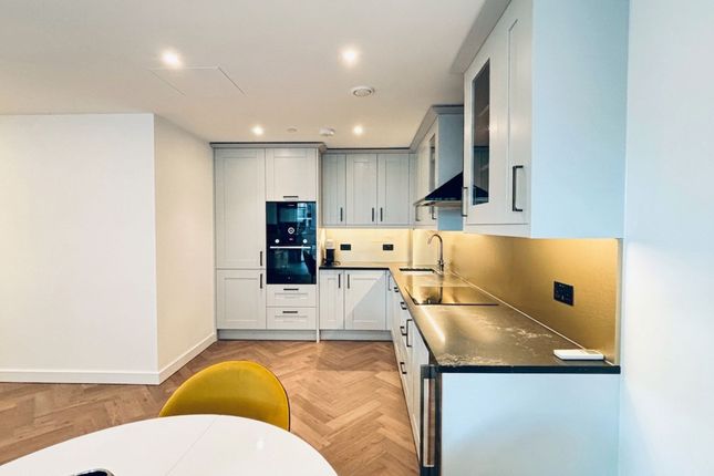 Flat 706, 3 Merino Gardens, London photo 3